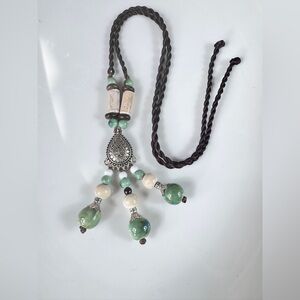 Green and Cream Stones Pendant Necklace